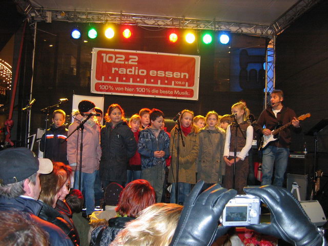 gal/2007/2007 Lichblicke Radio Essen Weihnachtsmarkt/2007 Saitentwist Lichtblicke Radio Essen Weihnachtsmarkt 8.12. 035.jpg